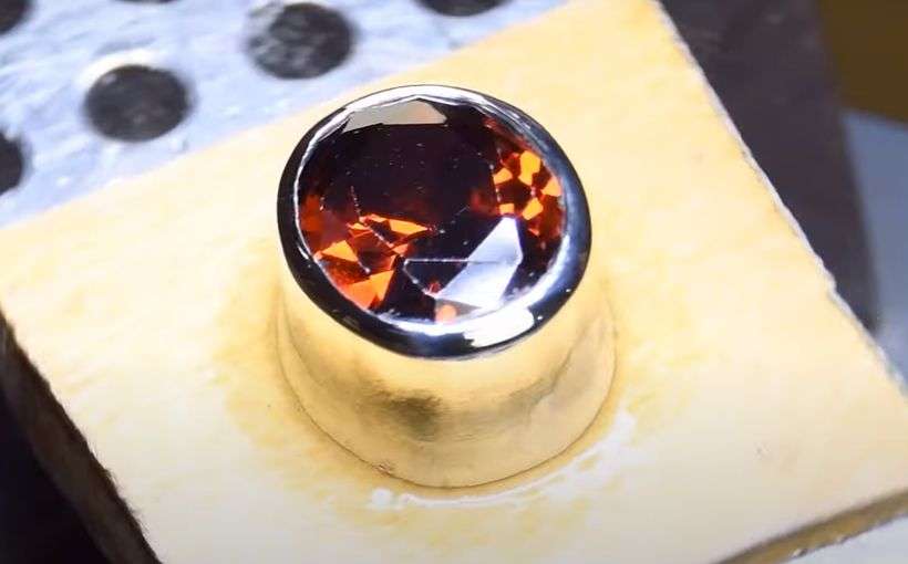 How Long Does It Take to Set a Diamond? 2 How Long Does It Take to Set a Diamond?