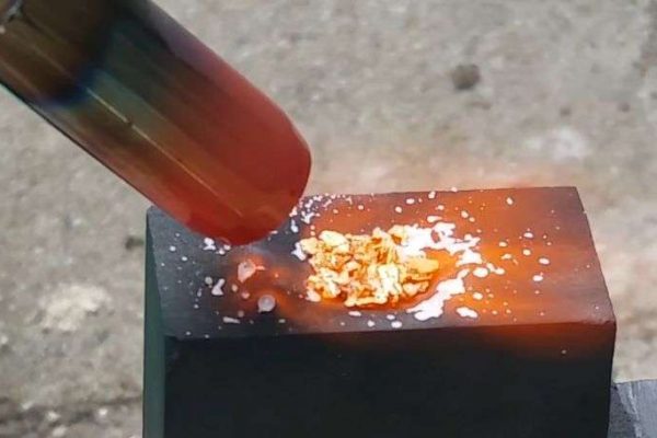 How to Melt Gold Flakes?