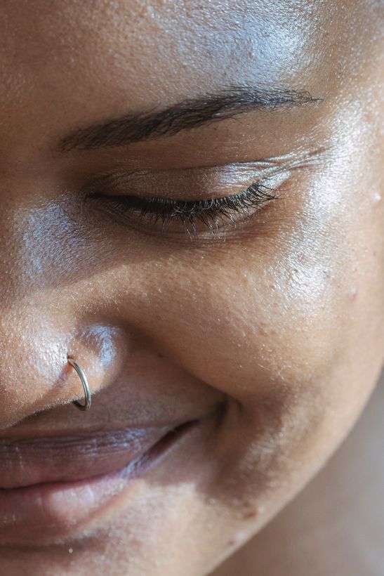How to Put In a Hoop Nose Ring With Diamond